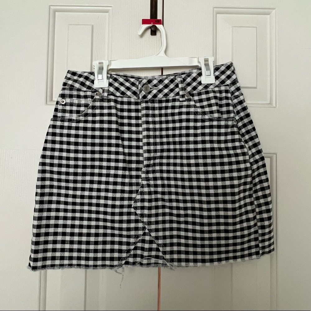 Checkered topshop mini skirt 🖤🤍